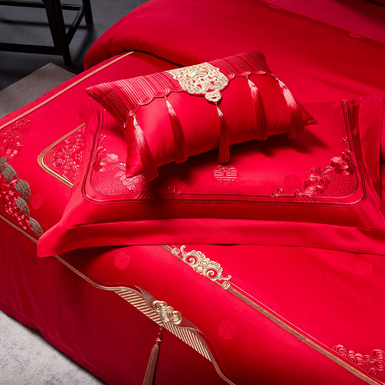 91家纺网 家纺一手货源 找家纺 红番天婚庆 2025新款全棉纯棉提花刺绣四件套 贵族盛典-红