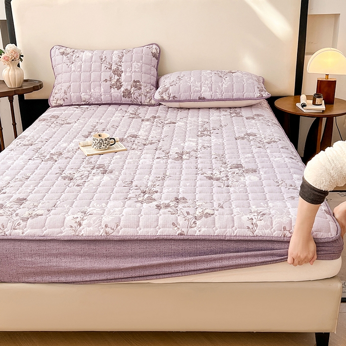 91家纺网 家纺一手货源 找家纺 圣比熊 2026新款原麻夹棉床笠机洗家用防滑透气四季款加厚床罩床垫床单保护套三件套-新款 春风序