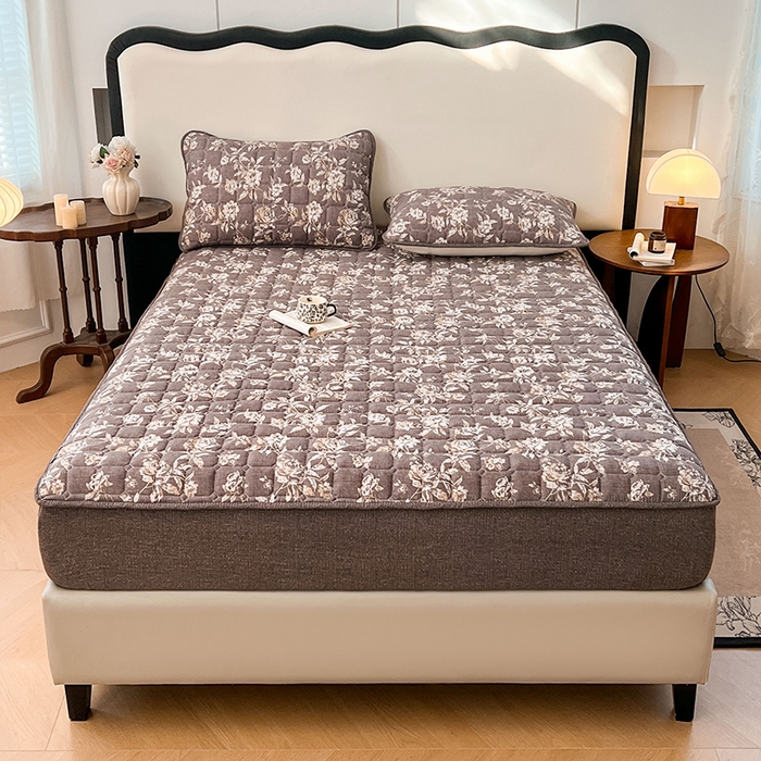 91家纺网 家纺一手货源 找家纺 圣比熊 2026新款原麻夹棉床笠机洗家用防滑透气四季款加厚床罩床垫床单保护套三件套-新款 秋日