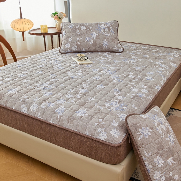 91家纺网 家纺一手货源 找家纺 圣比熊 2026新款原麻夹棉床笠机洗家用防滑透气四季款加厚床罩床垫床单保护套三件套-新款 漫步花丛-蓝