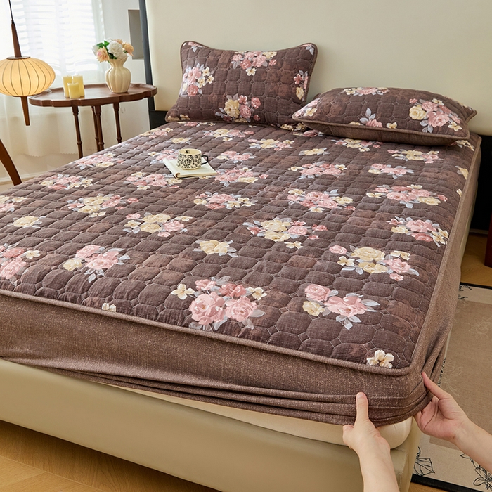 91家纺网 家纺一手货源 找家纺 圣比熊 2026新款原麻夹棉床笠机洗家用防滑透气四季款加厚床罩床垫床单保护套三件套-新款 繁花