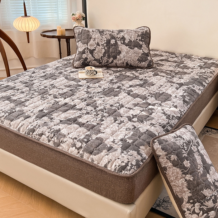 91家纺网 家纺一手货源 找家纺 圣比熊 2026新款原麻夹棉床笠机洗家用防滑透气四季款加厚床罩床垫床单保护套三件套-新款 浮绘花影-白