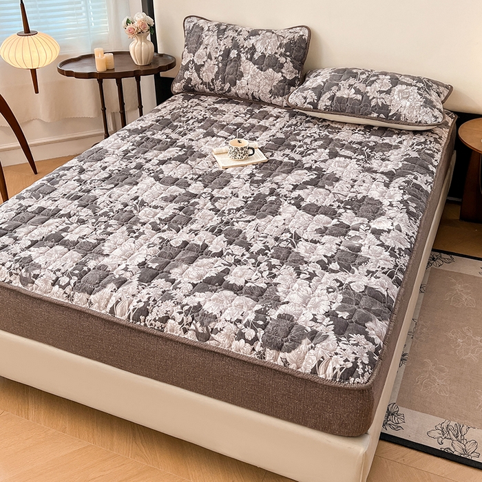 91家纺网 家纺一手货源 找家纺 圣比熊 2026新款原麻夹棉床笠机洗家用防滑透气四季款加厚床罩床垫床单保护套三件套-新款 浮绘花影-白