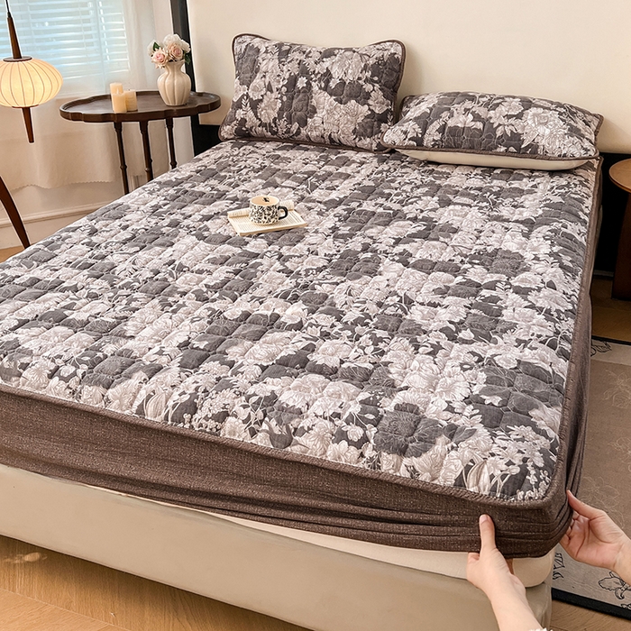 91家纺网 家纺一手货源 找家纺 圣比熊 2026新款原麻夹棉床笠机洗家用防滑透气四季款加厚床罩床垫床单保护套三件套-新款 浮绘花影-白