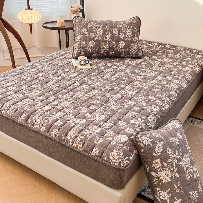 91家纺网 家纺一手货源 找家纺 圣比熊 2026新款原麻夹棉床笠机洗家用防滑透气四季款加厚床罩床垫床单保护套三件套-新款 秋日