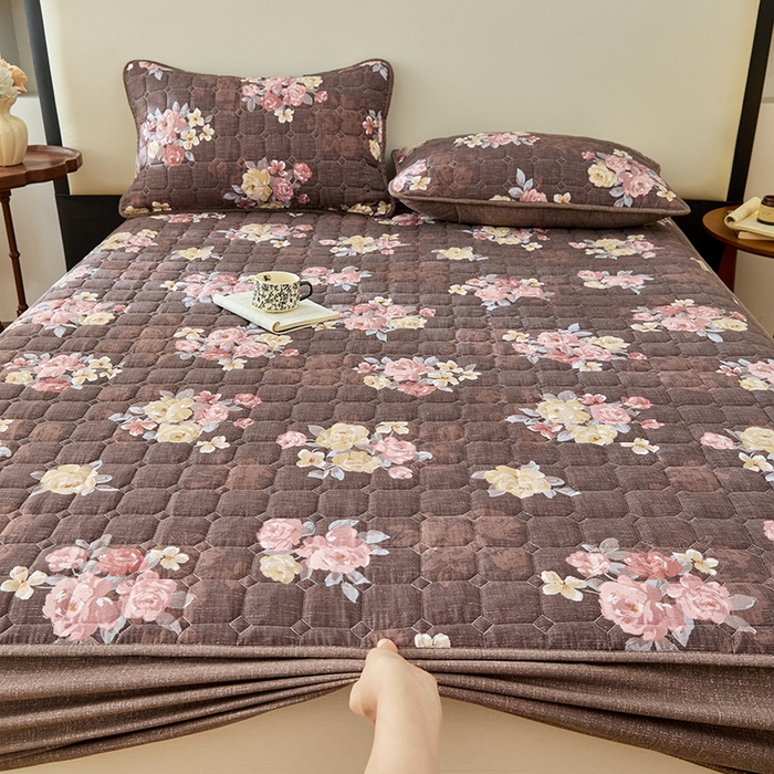 91家纺网 家纺一手货源 找家纺 圣比熊 2026新款原麻夹棉床笠机洗家用防滑透气四季款加厚床罩床垫床单保护套三件套-新款 繁花