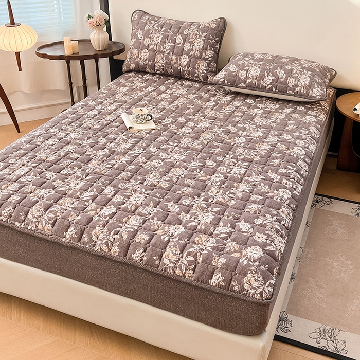 91家纺网 家纺一手货源 找家纺 圣比熊 2026新款原麻夹棉床笠机洗家用防滑透气四季款加厚床罩床垫床单保护套三件套-新款 秋日