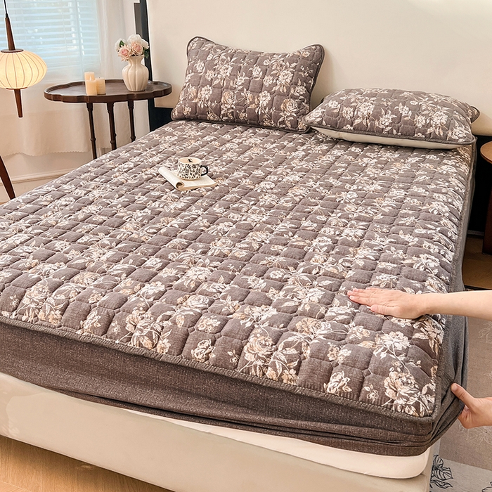 91家纺网 家纺一手货源 找家纺 圣比熊 2026新款原麻夹棉床笠机洗家用防滑透气四季款加厚床罩床垫床单保护套三件套-新款 秋日