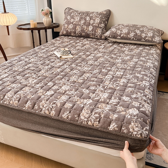 91家纺网 家纺一手货源 找家纺 圣比熊 2026新款原麻夹棉床笠机洗家用防滑透气四季款加厚床罩床垫床单保护套三件套-新款 秋日