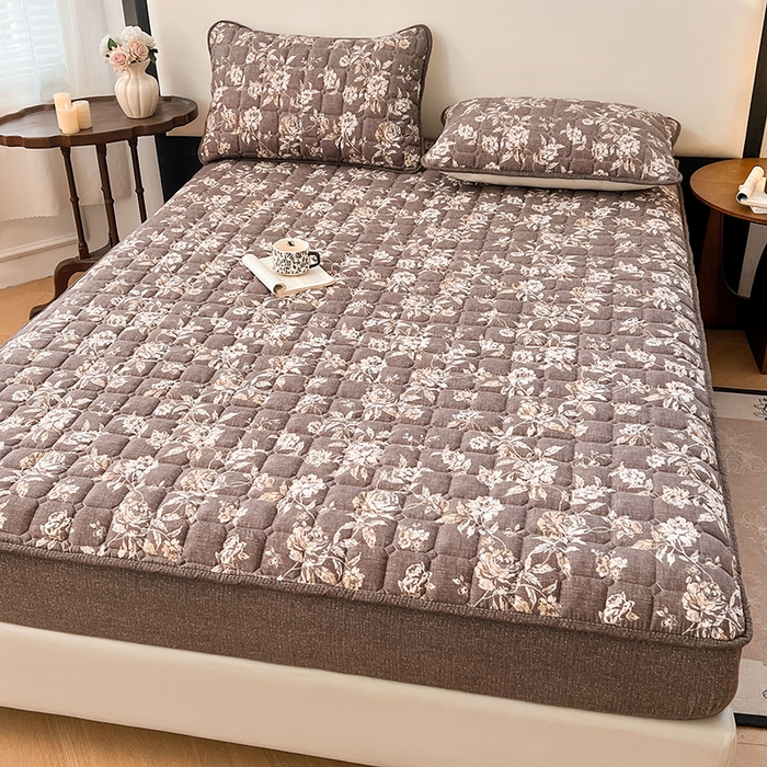 91家纺网 家纺一手货源 找家纺 圣比熊 2026新款原麻夹棉床笠机洗家用防滑透气四季款加厚床罩床垫床单保护套三件套-新款 秋日