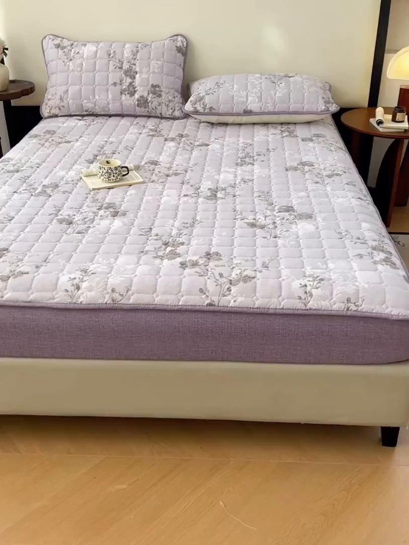 91家纺网 家纺一手货源 找家纺 圣比熊 2026新款原麻夹棉床笠机洗家用防滑透气四季款加厚床罩床垫床单保护套三件套-新款 春风序