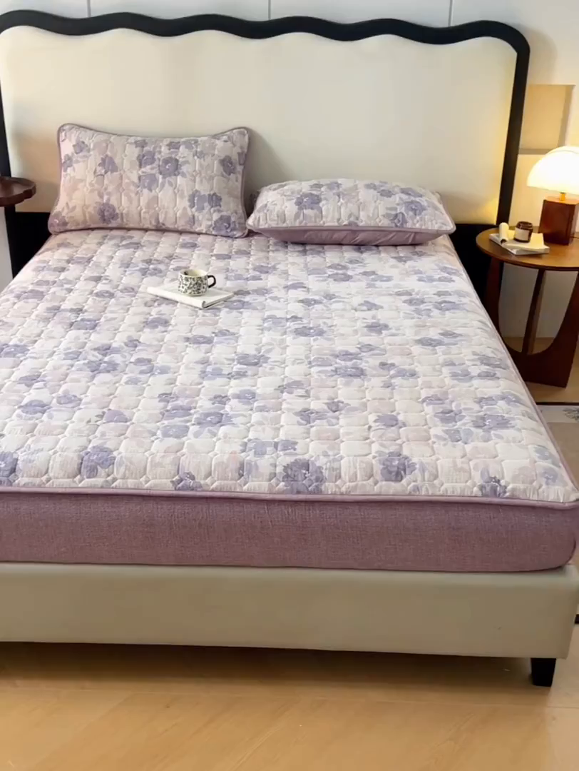 91家纺网 家纺一手货源 找家纺 圣比熊 2026新款原麻夹棉床笠机洗家用防滑透气四季款加厚床罩床垫床单保护套三件套-新款 东方墨兰