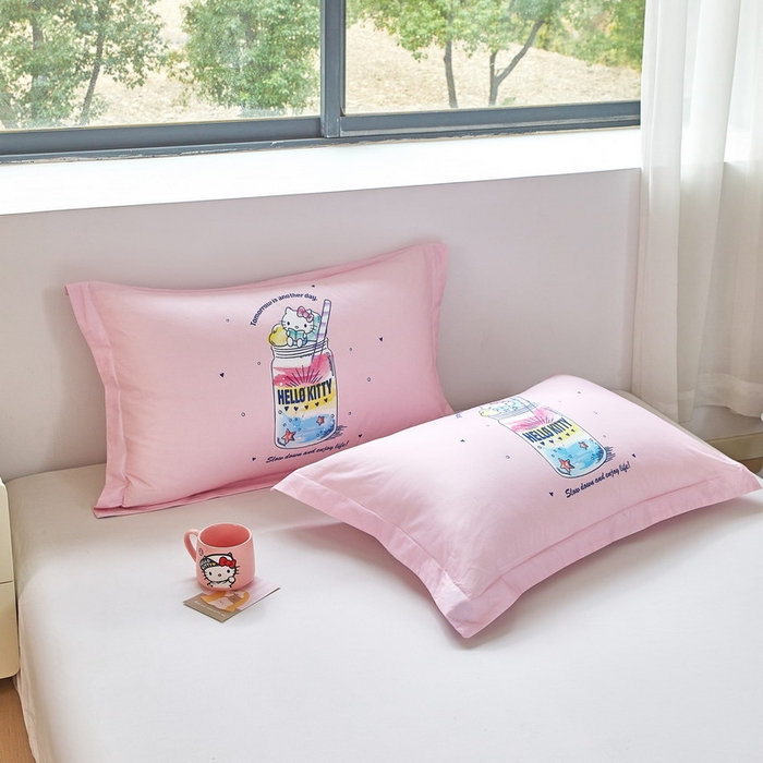 91家纺网 家纺一手货源 找家纺 蘭菲家纺 2026新款全棉三丽欧印花卡通单品枕套 大杯奶茶KT