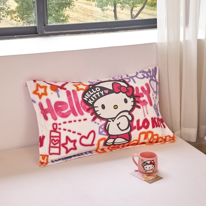 91家纺网 家纺一手货源 找家纺 蘭菲家纺 2026新款全棉三丽欧印花卡通单品枕套 涂鸦KT