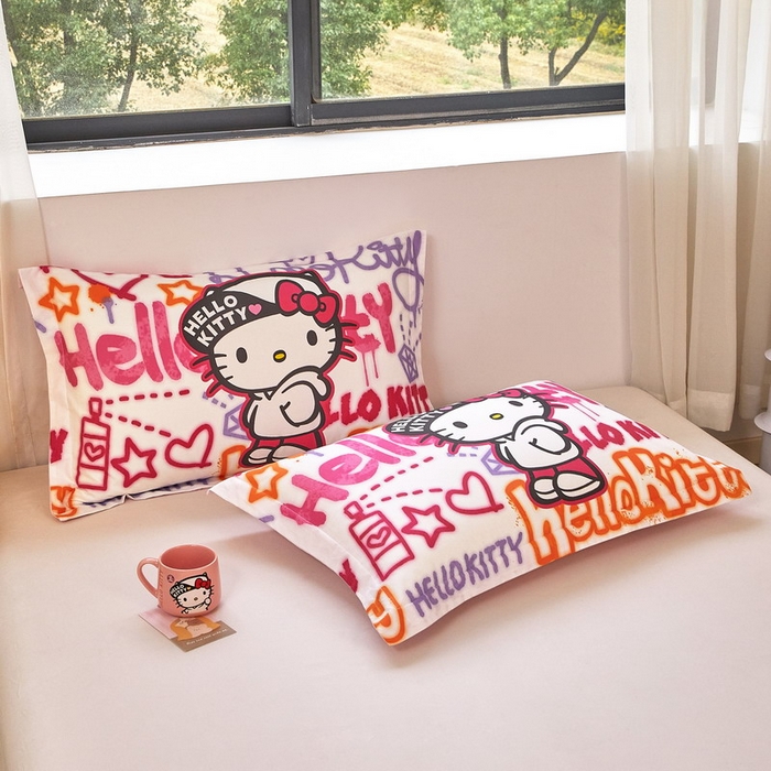 91家纺网 家纺一手货源 找家纺 蘭菲家纺 2026新款全棉三丽欧印花卡通单品枕套 涂鸦KT