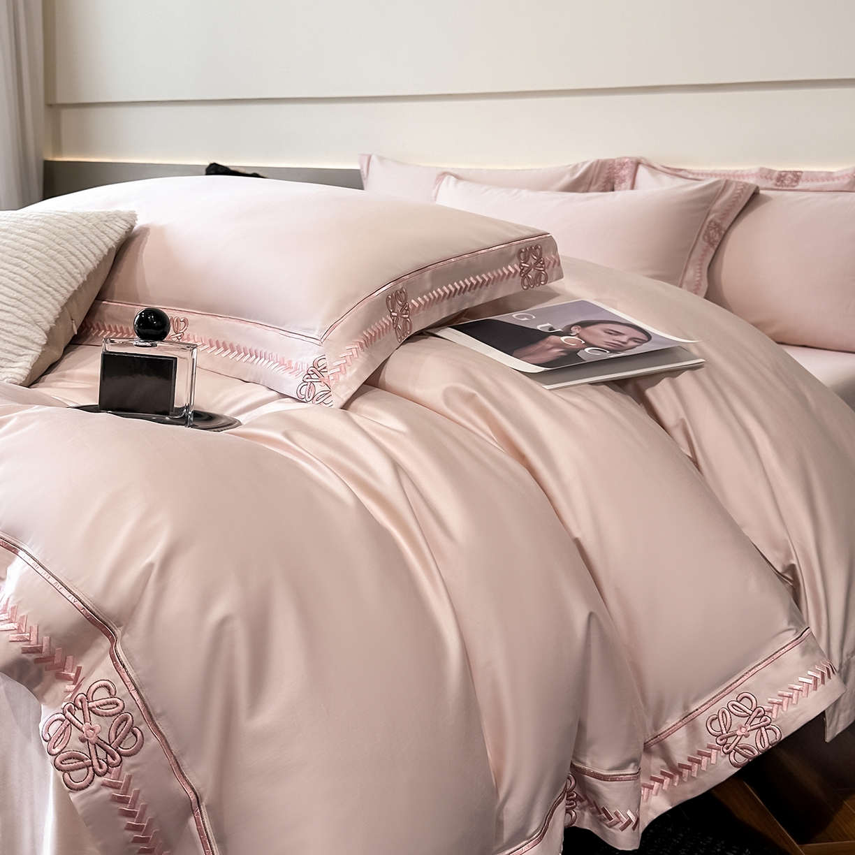 91家纺网 家纺一手货源 找家纺 置顶家纺 2026春夏新款多伦多系列亲肤刺绣拼角四件套 多伦多-豆粉