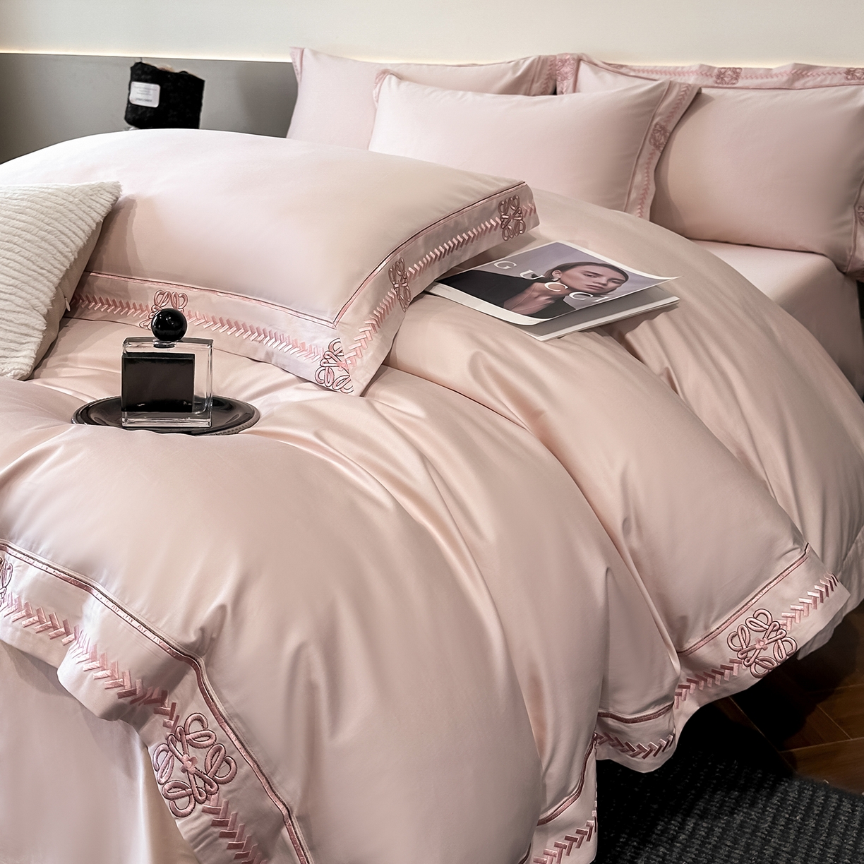 91家纺网 家纺一手货源 找家纺 置顶家纺 2026春夏新款多伦多系列亲肤刺绣拼角四件套 多伦多-豆粉