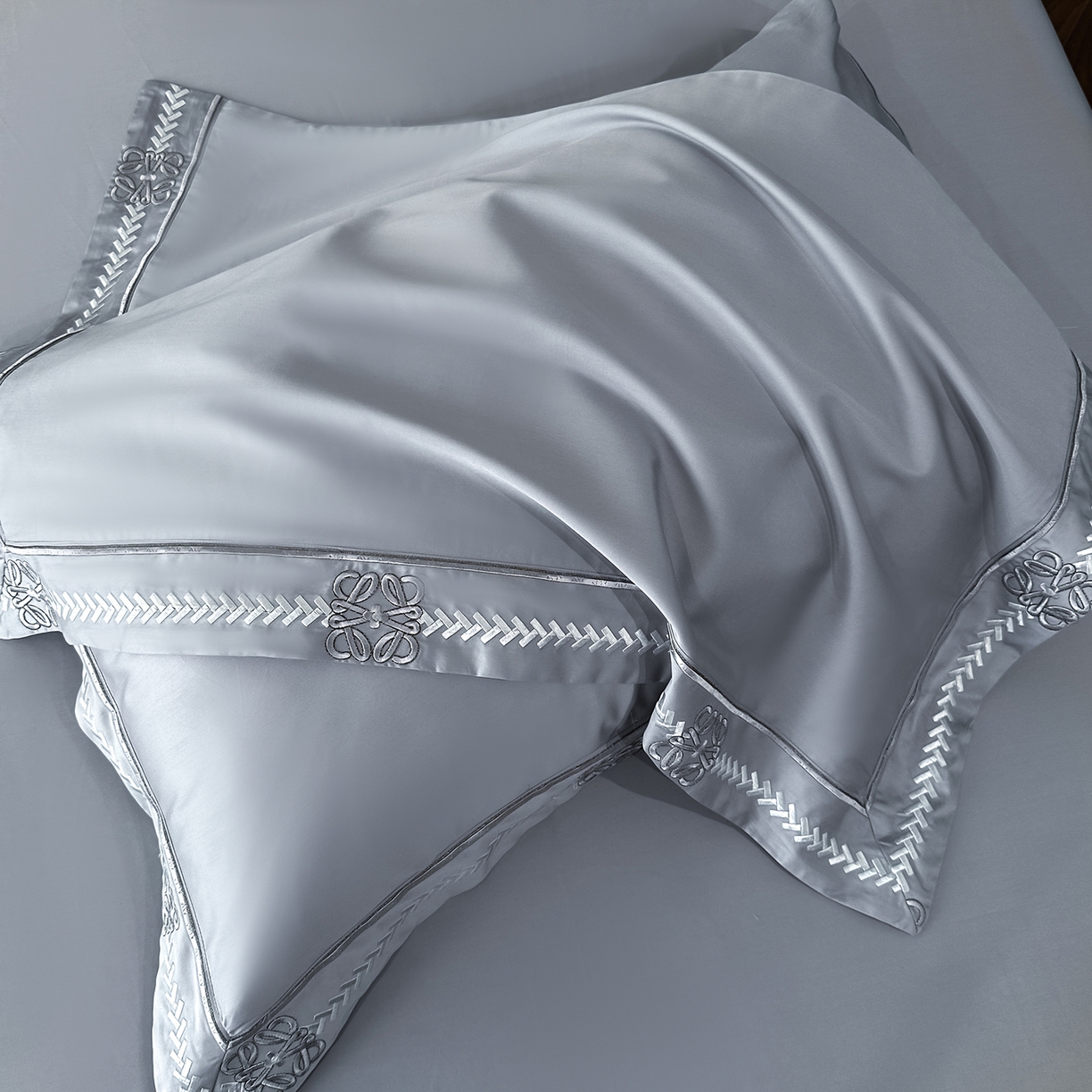 91家纺网 家纺一手货源 找家纺 置顶家纺 2026春夏新款多伦多系列亲肤刺绣拼角四件套 多伦多-瓷器蓝