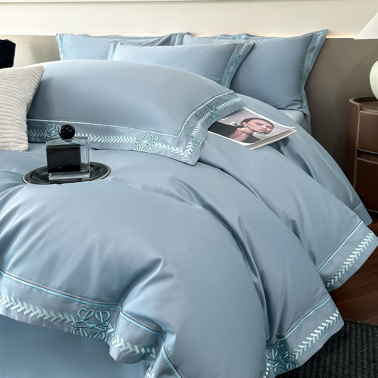 91家纺网 家纺一手货源 找家纺 置顶家纺 2026春夏新款多伦多系列亲肤刺绣拼角四件套 多伦多-天蓝