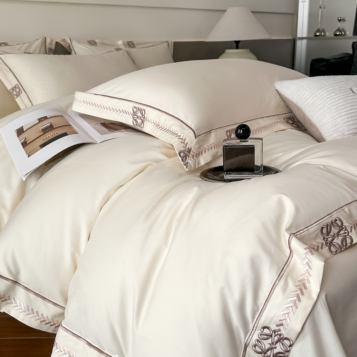 91家纺网 家纺一手货源 找家纺 置顶家纺 2026春夏新款多伦多系列亲肤刺绣拼角四件套 多伦多-奶昔白