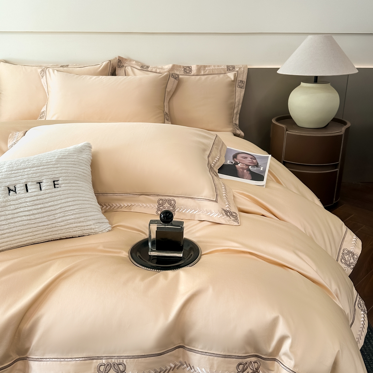 91家纺网 家纺一手货源 找家纺 置顶家纺 2026春夏新款多伦多系列亲肤刺绣拼角四件套 多伦多-浅香槟