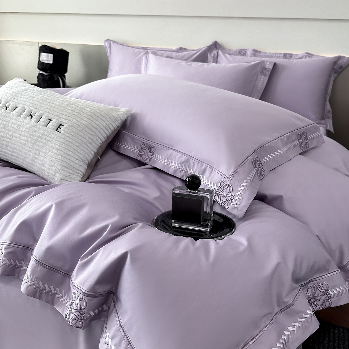 91家纺网 家纺一手货源 找家纺 置顶家纺 2026春夏新款多伦多系列亲肤刺绣拼角四件套 多伦多-香芋紫