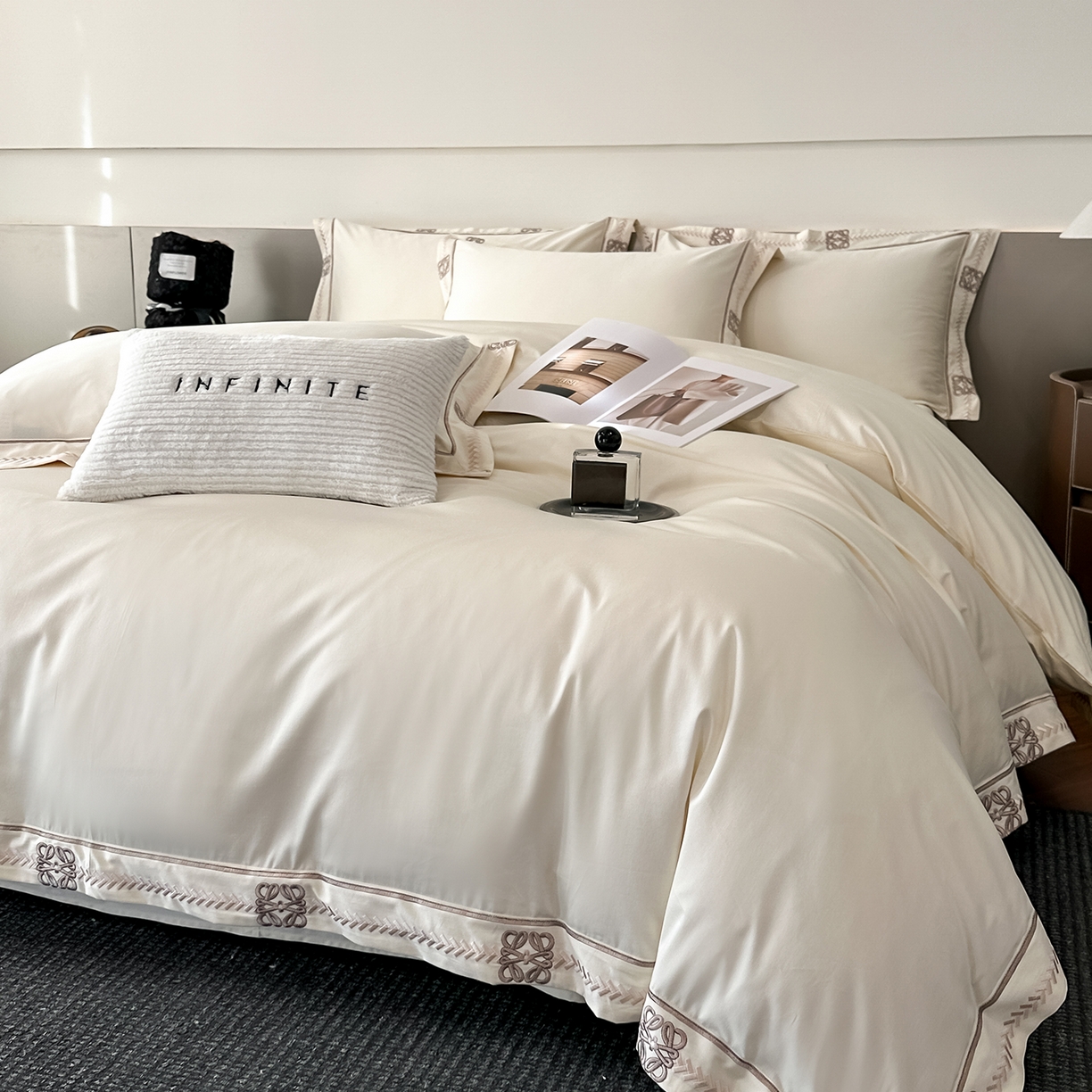 91家纺网 家纺一手货源 找家纺 置顶家纺 2026春夏新款多伦多系列亲肤刺绣拼角四件套 多伦多-奶昔白