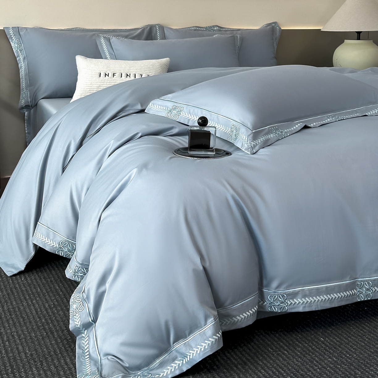 91家纺网 家纺一手货源 找家纺 置顶家纺 2026春夏新款多伦多系列亲肤刺绣拼角四件套 多伦多-天蓝