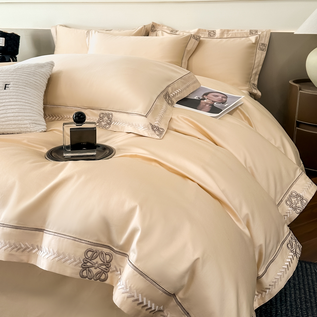 91家纺网 家纺一手货源 找家纺 置顶家纺 2026春夏新款多伦多系列亲肤刺绣拼角四件套 多伦多-浅香槟