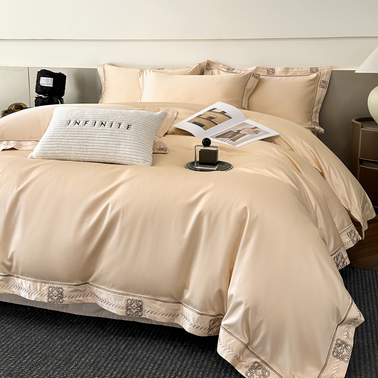 91家纺网 家纺一手货源 找家纺 置顶家纺 2026春夏新款多伦多系列亲肤刺绣拼角四件套 多伦多-浅香槟