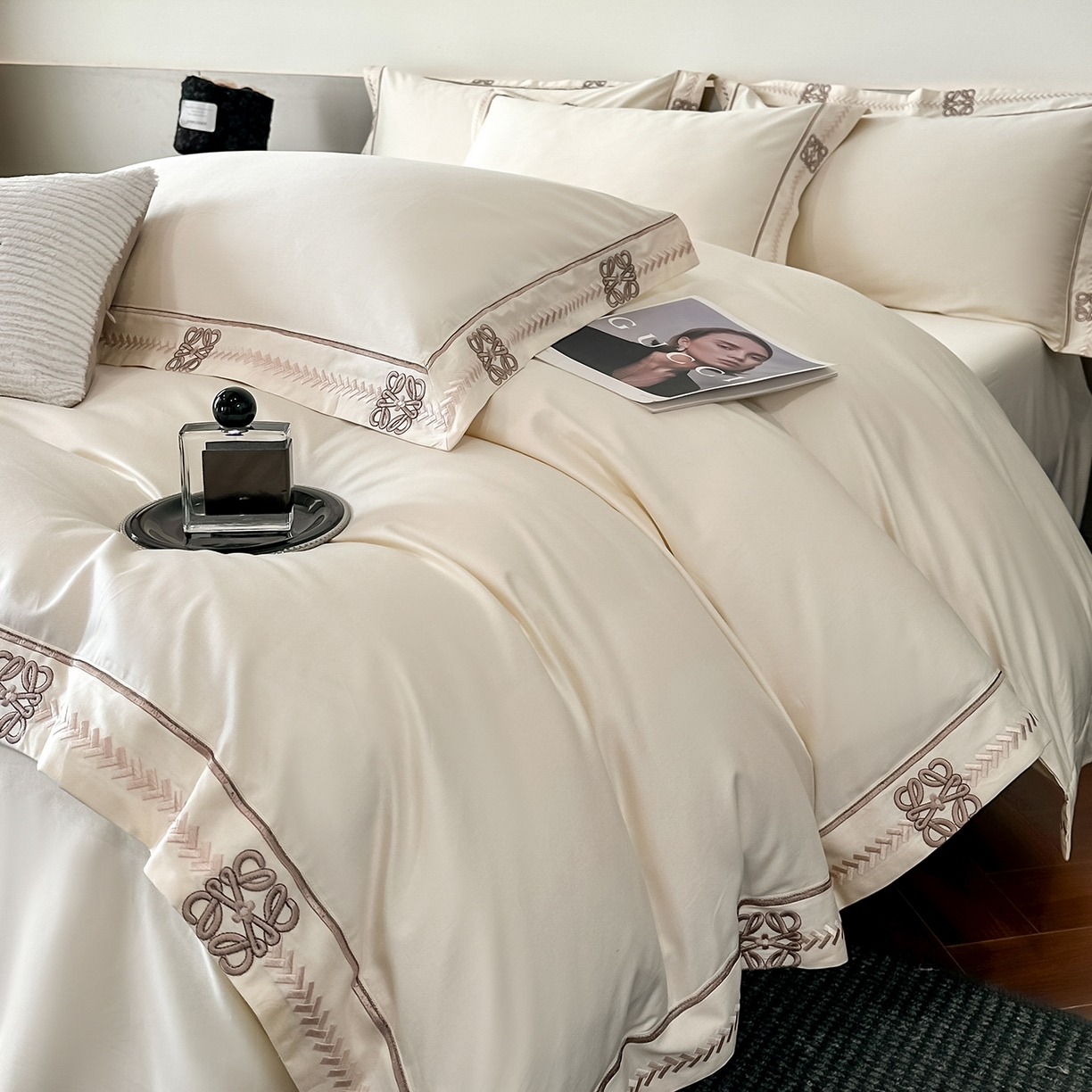 91家纺网 家纺一手货源 找家纺 置顶家纺 2026春夏新款多伦多系列亲肤刺绣拼角四件套 多伦多-奶昔白