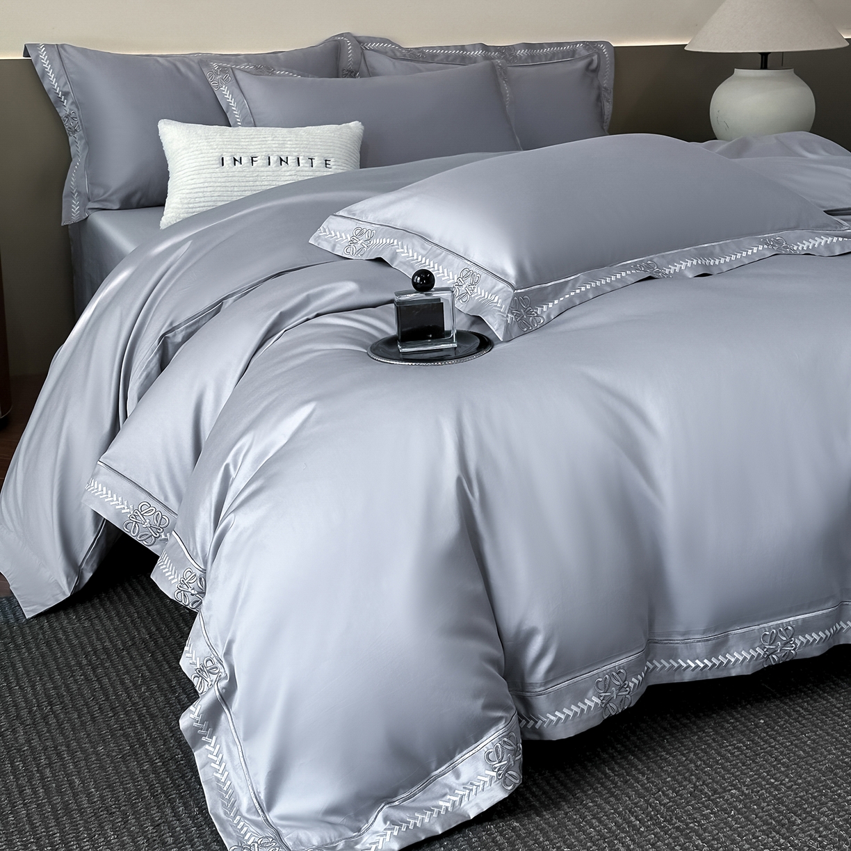 91家纺网 家纺一手货源 找家纺 置顶家纺 2026春夏新款多伦多系列亲肤刺绣拼角四件套 多伦多-瓷器蓝