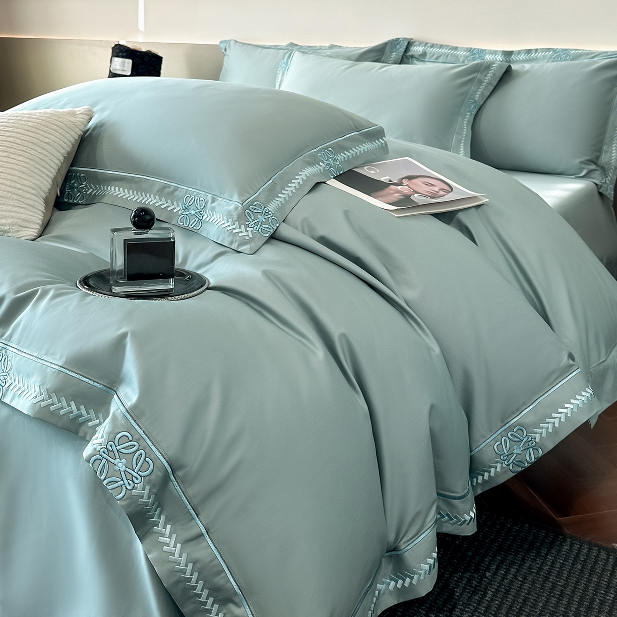 91家纺网 家纺一手货源 找家纺 置顶家纺 2026春夏新款多伦多系列亲肤刺绣拼角四件套 多伦多-繁星蓝