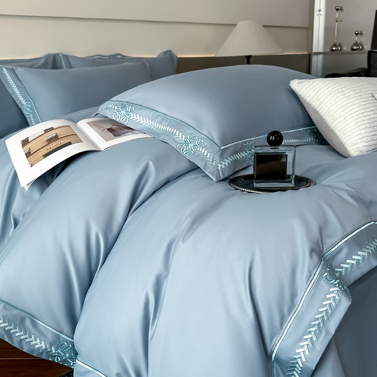 91家纺网 家纺一手货源 找家纺 置顶家纺 2026春夏新款多伦多系列亲肤刺绣拼角四件套 多伦多-天蓝