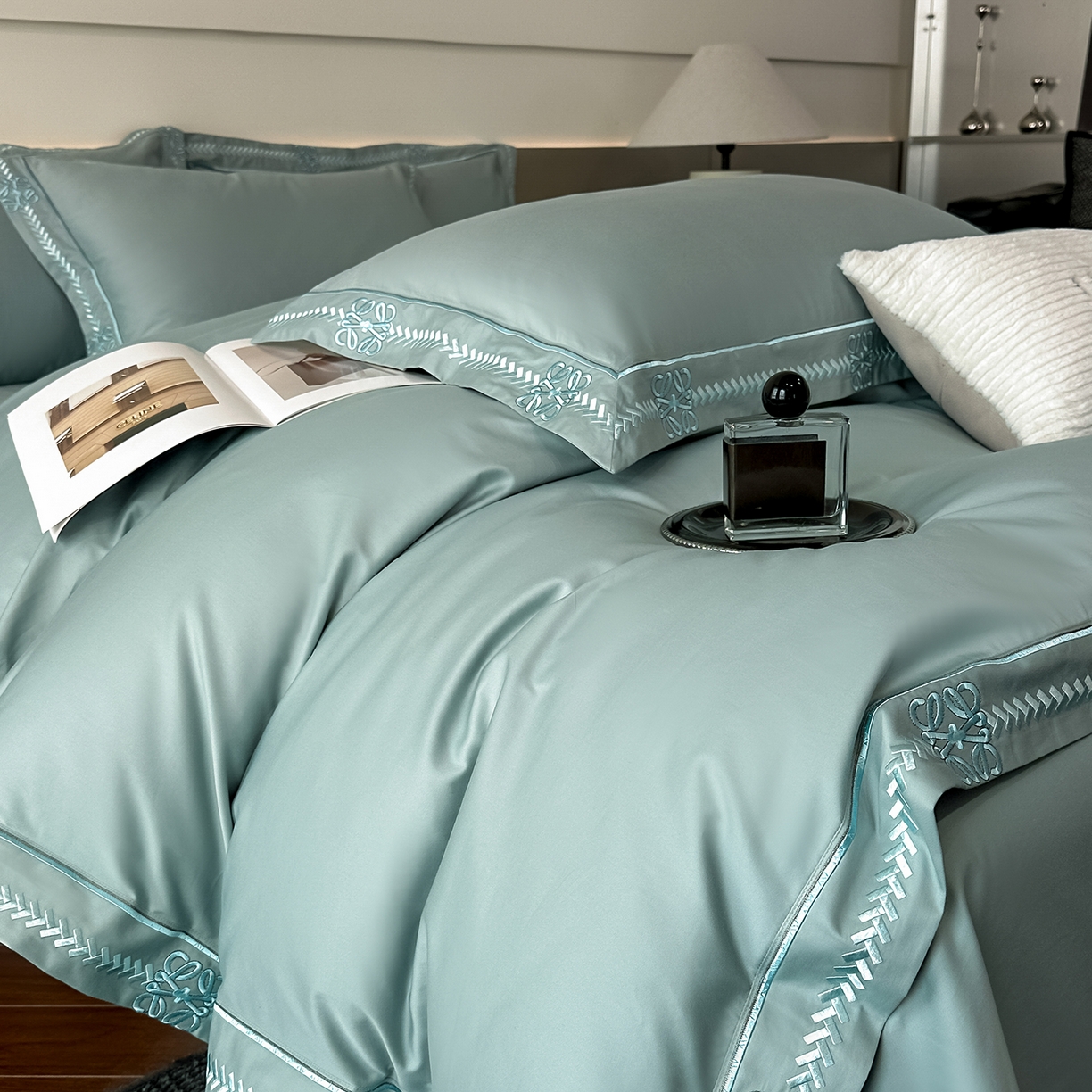 91家纺网 家纺一手货源 找家纺 置顶家纺 2026春夏新款多伦多系列亲肤刺绣拼角四件套 多伦多-繁星蓝