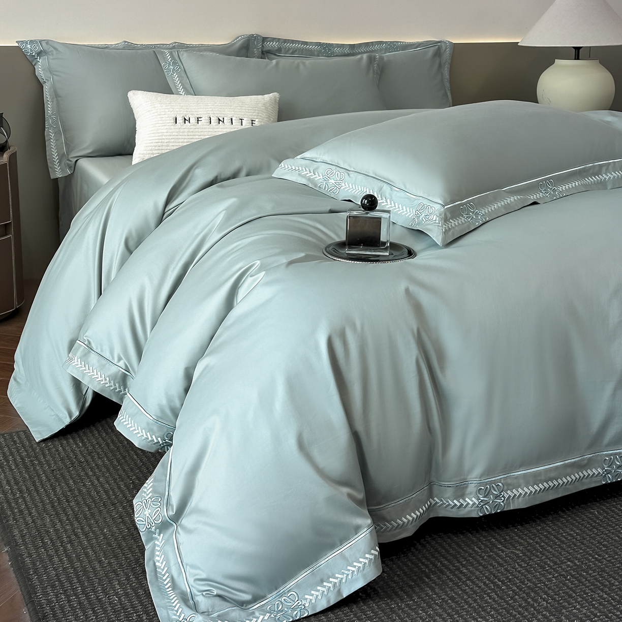 91家纺网 家纺一手货源 找家纺 置顶家纺 2026春夏新款多伦多系列亲肤刺绣拼角四件套 多伦多-繁星蓝