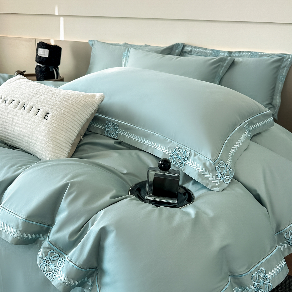 91家纺网 家纺一手货源 找家纺 置顶家纺 2026春夏新款多伦多系列亲肤刺绣拼角四件套 多伦多-繁星蓝