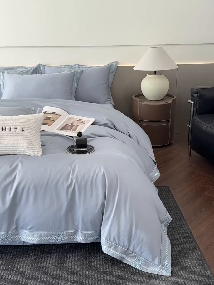 91家纺网 家纺一手货源 找家纺 置顶家纺 2026春夏新款多伦多系列亲肤刺绣拼角四件套 多伦多-天蓝