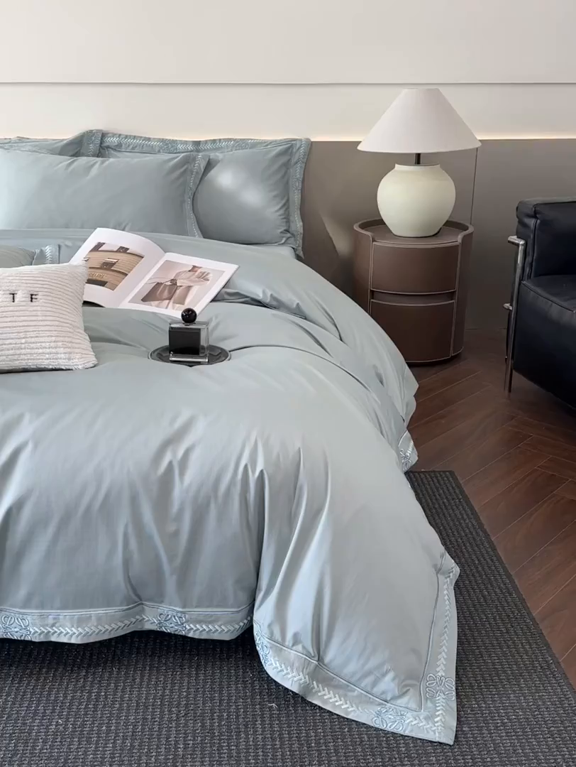 91家纺网 家纺一手货源 找家纺 置顶家纺 2026春夏新款多伦多系列亲肤刺绣拼角四件套 多伦多-繁星蓝