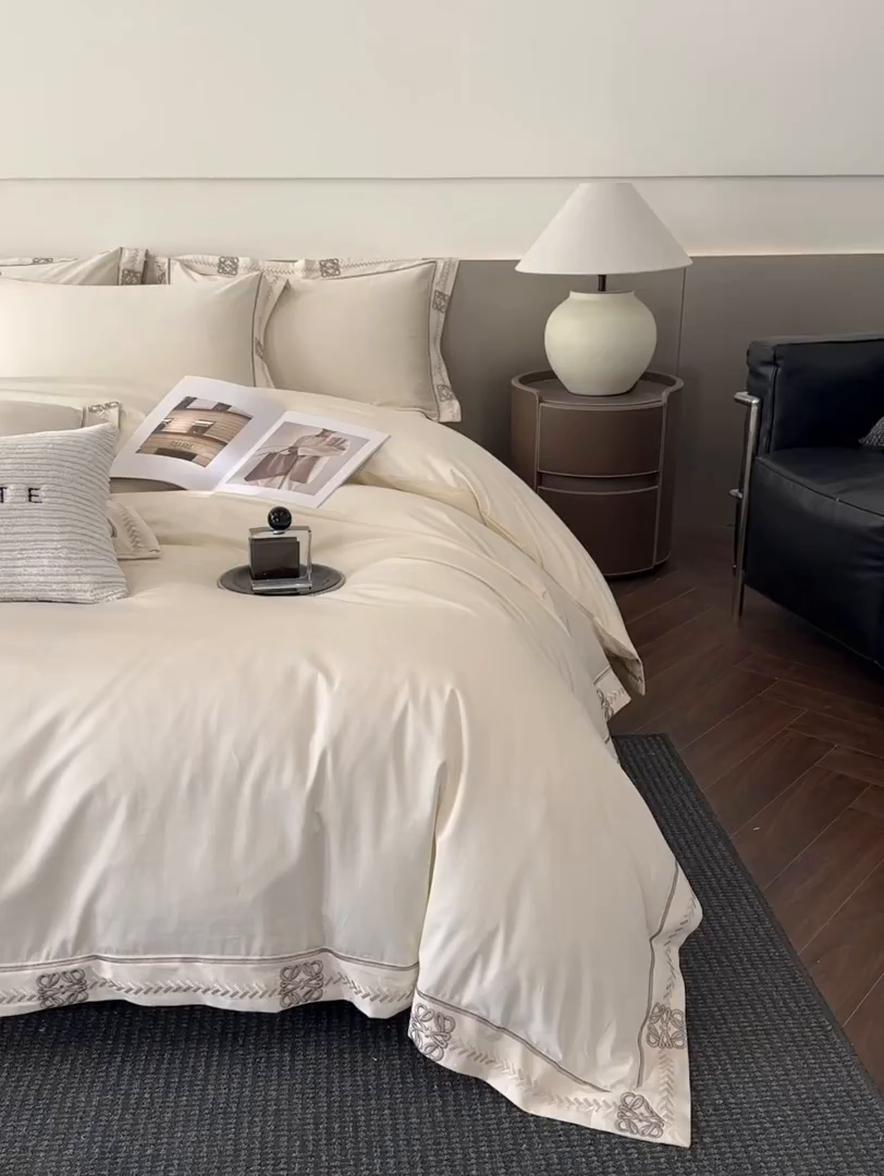 91家纺网 家纺一手货源 找家纺 置顶家纺 2026春夏新款多伦多系列亲肤刺绣拼角四件套 多伦多-浅香槟