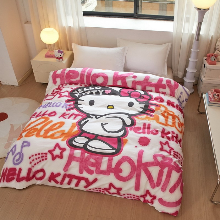 91家纺网 家纺一手货源 找家纺 蘭菲家纺 2026新款全棉三丽欧印花卡通单品被套 涂鸦KT