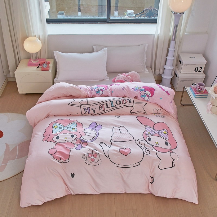 91家纺网 家纺一手货源 找家纺 蘭菲家纺 2026新款全棉三丽欧印花卡通单品被套 必爱乐奶茶