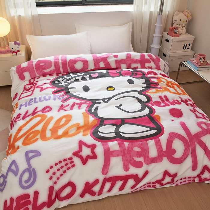 91家纺网 家纺一手货源 找家纺 蘭菲家纺 2026新款全棉三丽欧印花卡通单品被套 涂鸦KT