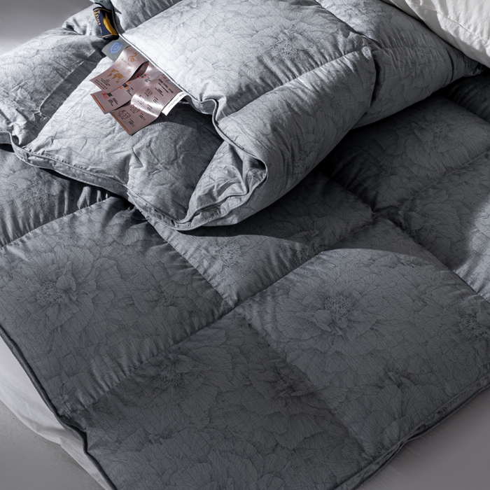 91家纺网 家纺一手货源 找家纺 明羽羽绒 2026新款银丝大提花鹅绒被95白鹅绒被芯羽绒被 晨雾灰