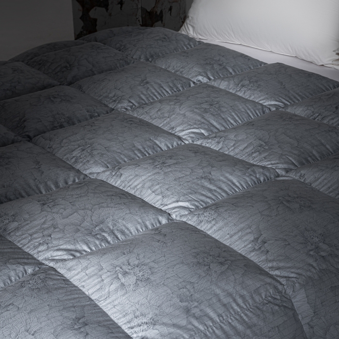 91家纺网 家纺一手货源 找家纺 明羽羽绒 2026新款银丝大提花鹅绒被95白鹅绒被芯羽绒被 晨雾灰