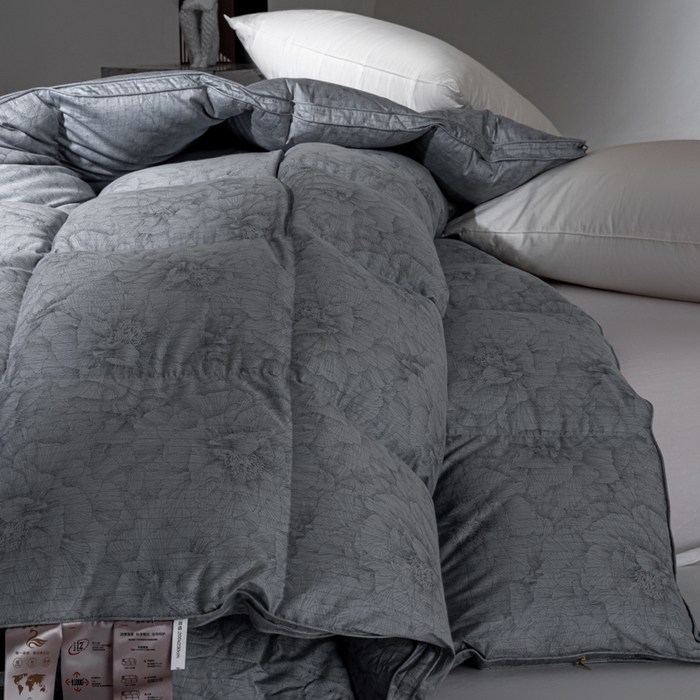 91家纺网 家纺一手货源 找家纺 明羽羽绒 2026新款银丝大提花鹅绒被95白鹅绒被芯羽绒被 晨雾灰