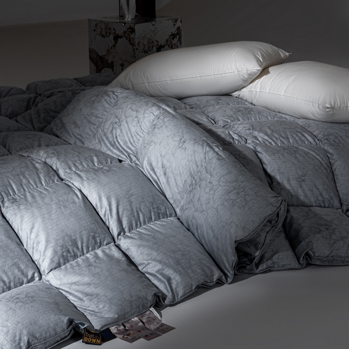 91家纺网 家纺一手货源 找家纺 明羽羽绒 2026新款银丝大提花鹅绒被95白鹅绒被芯羽绒被 晨雾灰