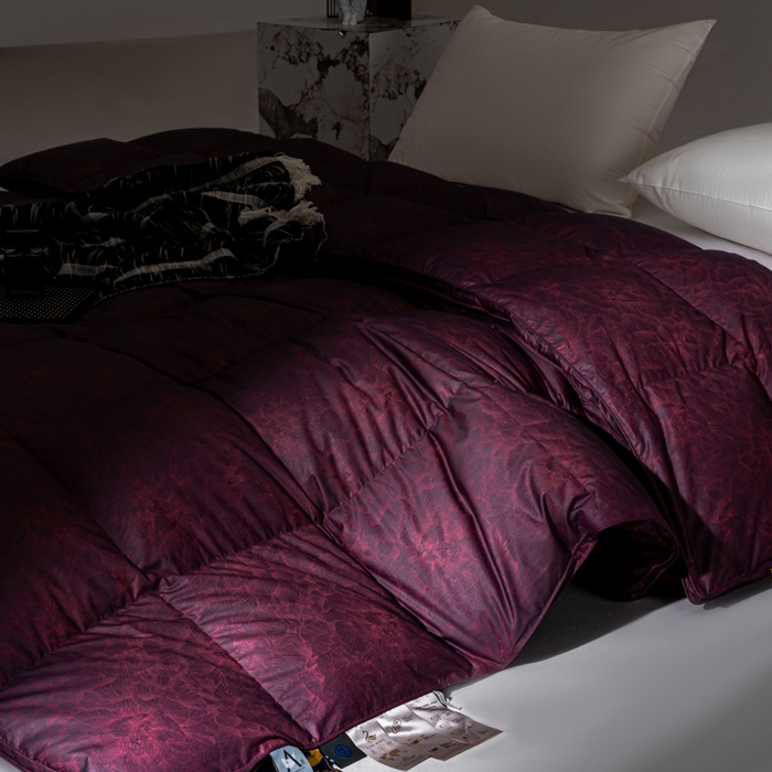 91家纺网 家纺一手货源 找家纺 明羽羽绒 2026新款银丝大提花鹅绒被95白鹅绒被芯羽绒被 汀兰紫