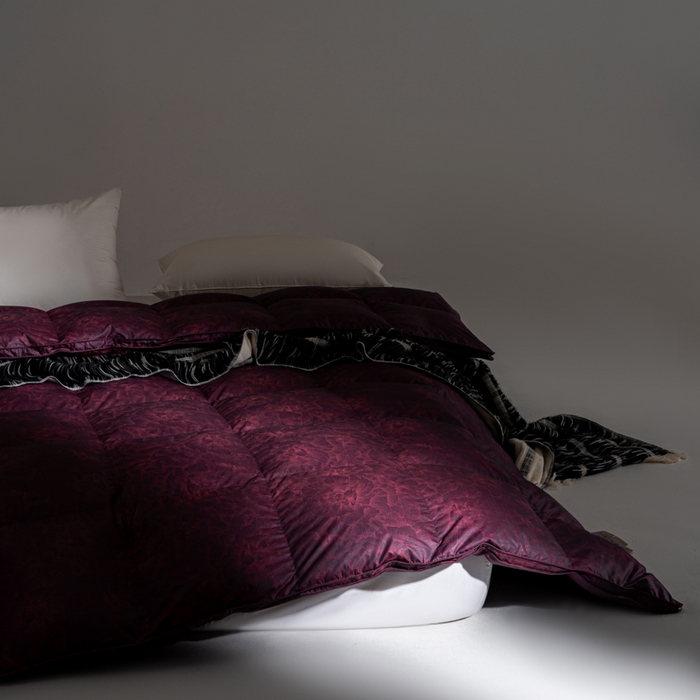 91家纺网 家纺一手货源 找家纺 明羽羽绒 2026新款银丝大提花鹅绒被95白鹅绒被芯羽绒被 汀兰紫