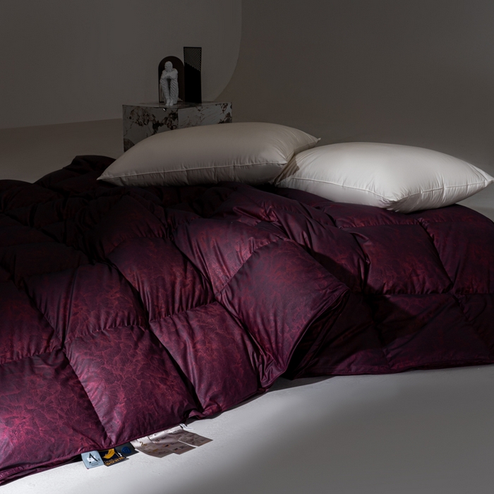 91家纺网 家纺一手货源 找家纺 明羽羽绒 2026新款银丝大提花鹅绒被95白鹅绒被芯羽绒被 汀兰紫